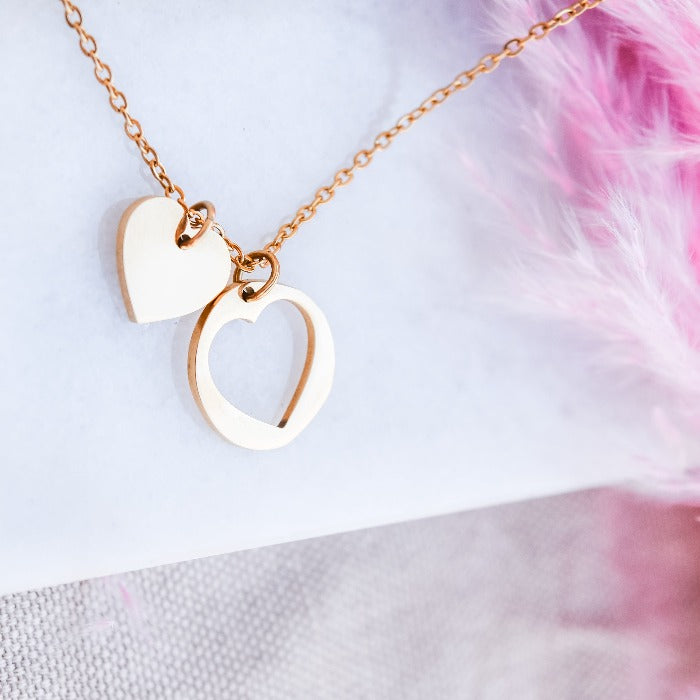 Heart neckalce with outer circle necklace in gold, stainless steel, gold plated