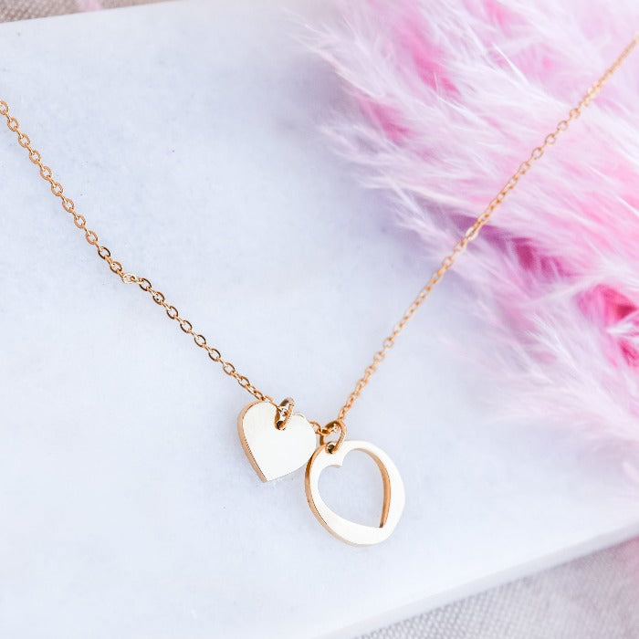 Heart neckalce with outer circle necklace in gold, stainless steel, gold plated