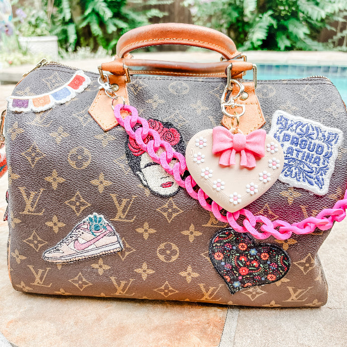 Coquette Corazon Barro Keychain