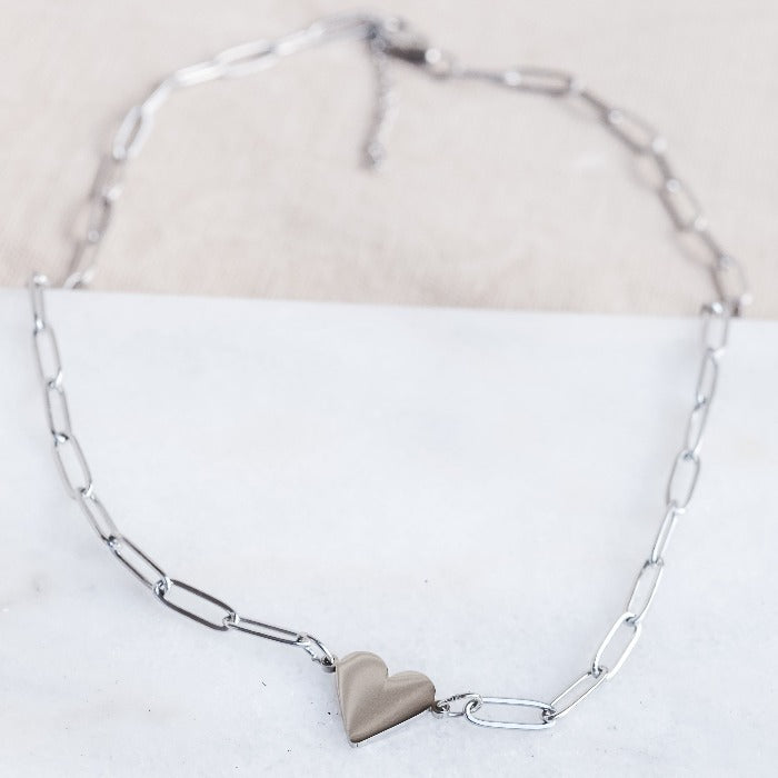 Fall in love with our Riri Heart Necklace in Stainless Steel! This elegant necklace features a polished finish and a heart-shaped charm on a unique paper clip chain. Personalize it with custom engraving for a meaningful touch. Add a touch of love to your wardrobe now! Pairs with our Nana Paperclip Heart Bracelet!