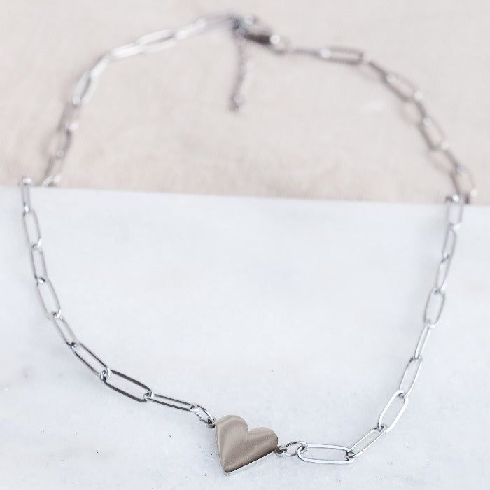 Fall in love with our Riri Heart Necklace in Stainless Steel! This elegant necklace features a polished finish and a heart-shaped charm on a unique paper clip chain. Personalize it with custom engraving for a meaningful touch. Add a touch of love to your wardrobe now! Pairs with our Nana Paperclip Heart Bracelet!