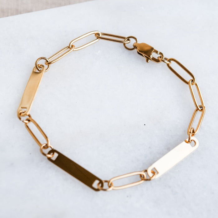 Elevate your style with our 3-Bar Paperclip Chain Bracelet in gold. This fully customizable necklace features a sleek design and can be laser engraved in your choice of font. Make a statement and stand out from the crowd with this unique and personalized piece.