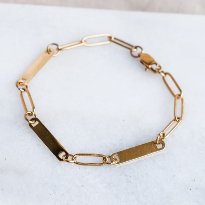 Elevate your style with our 3-Bar Paperclip Chain Bracelet in gold. This fully customizable necklace features a sleek design and can be laser engraved in your choice of font. Make a statement and stand out from the crowd with this unique and personalized piece.