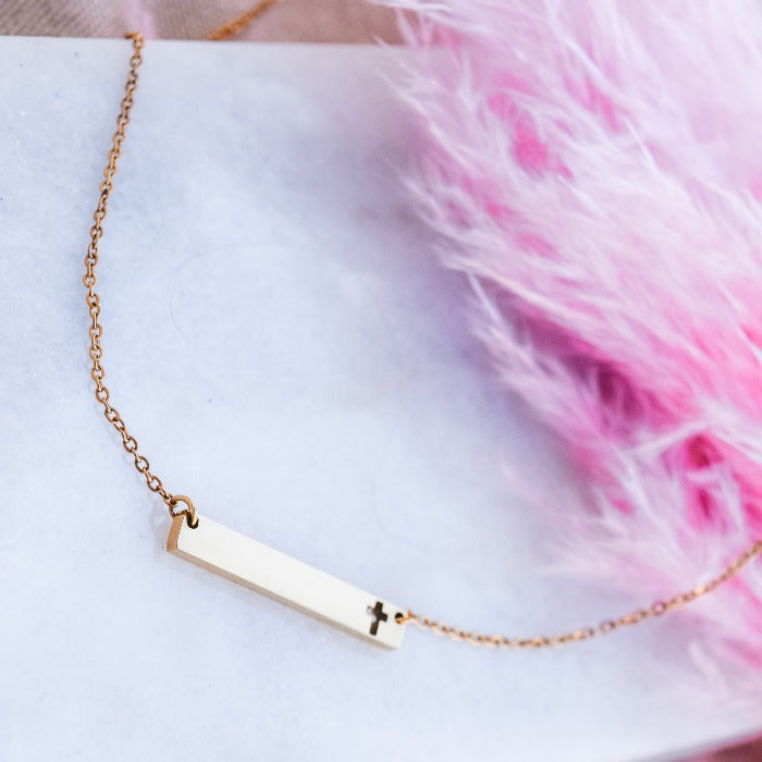 This polished gold necklace is the perfect accessory for any occasion! Featuring a beautifully engraved cross bar, it adds a touch of elegance and meaning to any outfit. Simple yet stunning, this necklace is a must-have in any jewelry collection