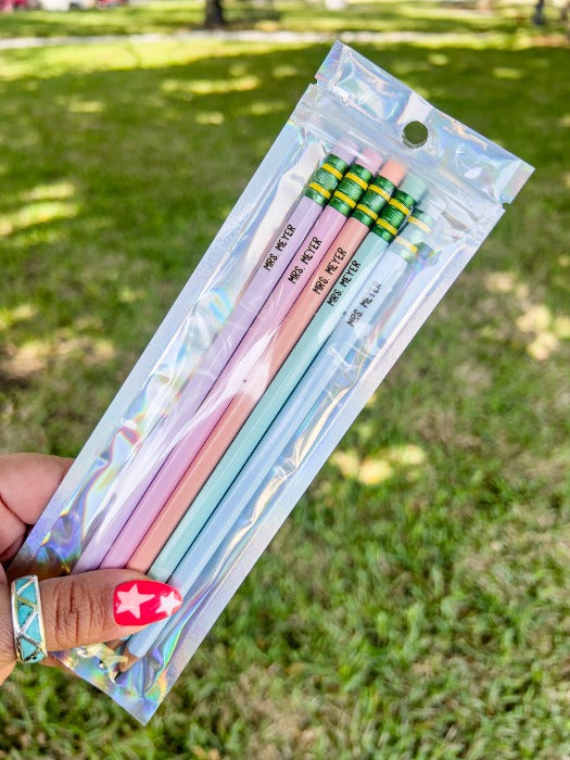 These Ticonderoga pencils come in a variety of fun pastel colors and can be personalized with a name, teacher's name, or special phrase. With 3 fonts to choose from, these pencils are perfect for teacher appreciation week or back to school. (Note: Puns intended!)